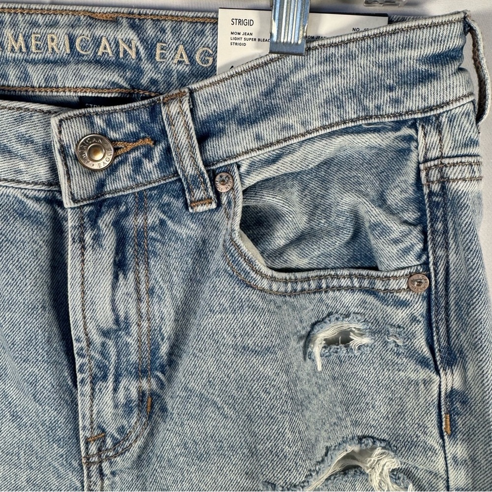American Eagle Mom Jeans Size 4 27W Super High Rise Light Super Bleach Strigid - Picture 6 of 15